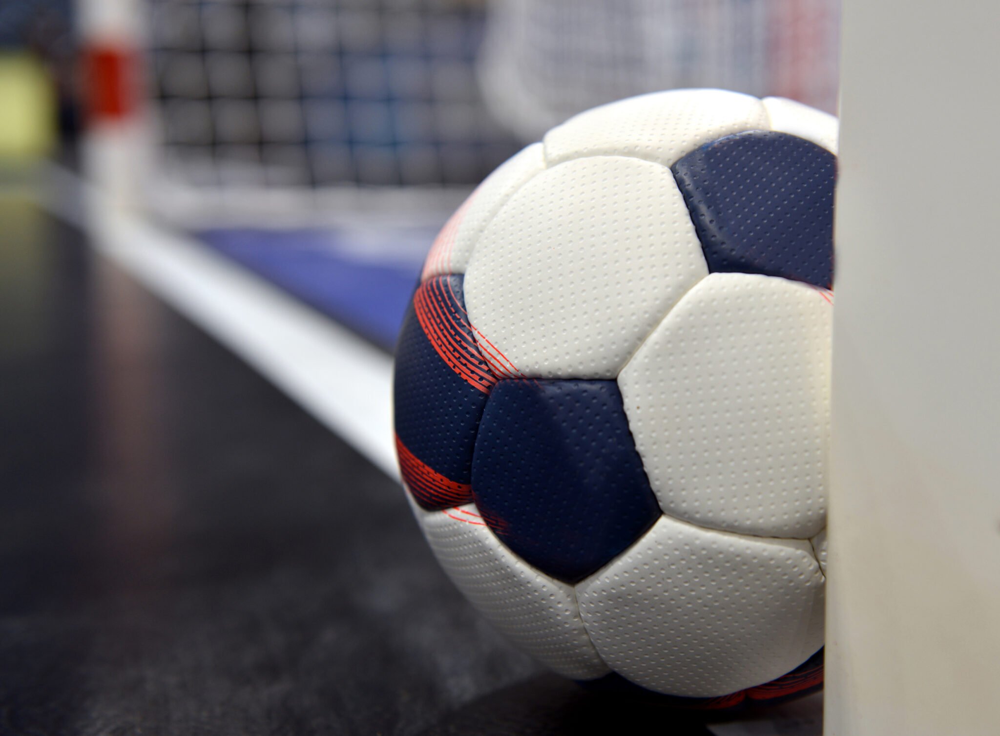 Håndbold foran håndboldmål